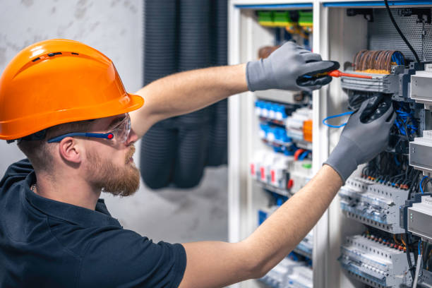 Best Local Electrician Companies  in Central Point, OR